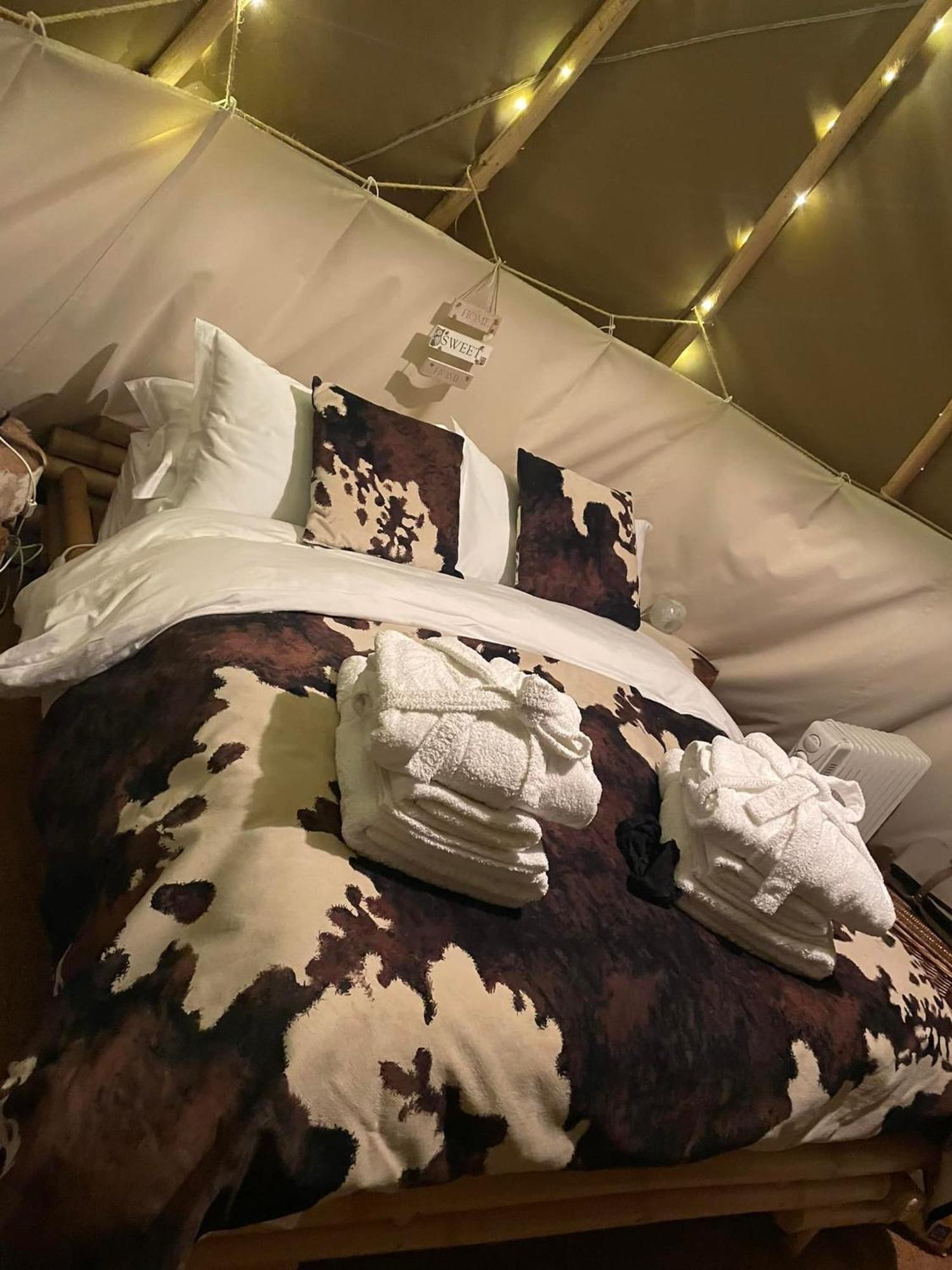 Burtree House & Retreats Tipi With Secluded Hot Tub Hotel Thirkleby Kültér fotó