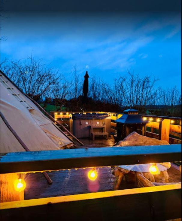 Burtree House & Retreats Tipi With Secluded Hot Tub Hotel Thirkleby Kültér fotó