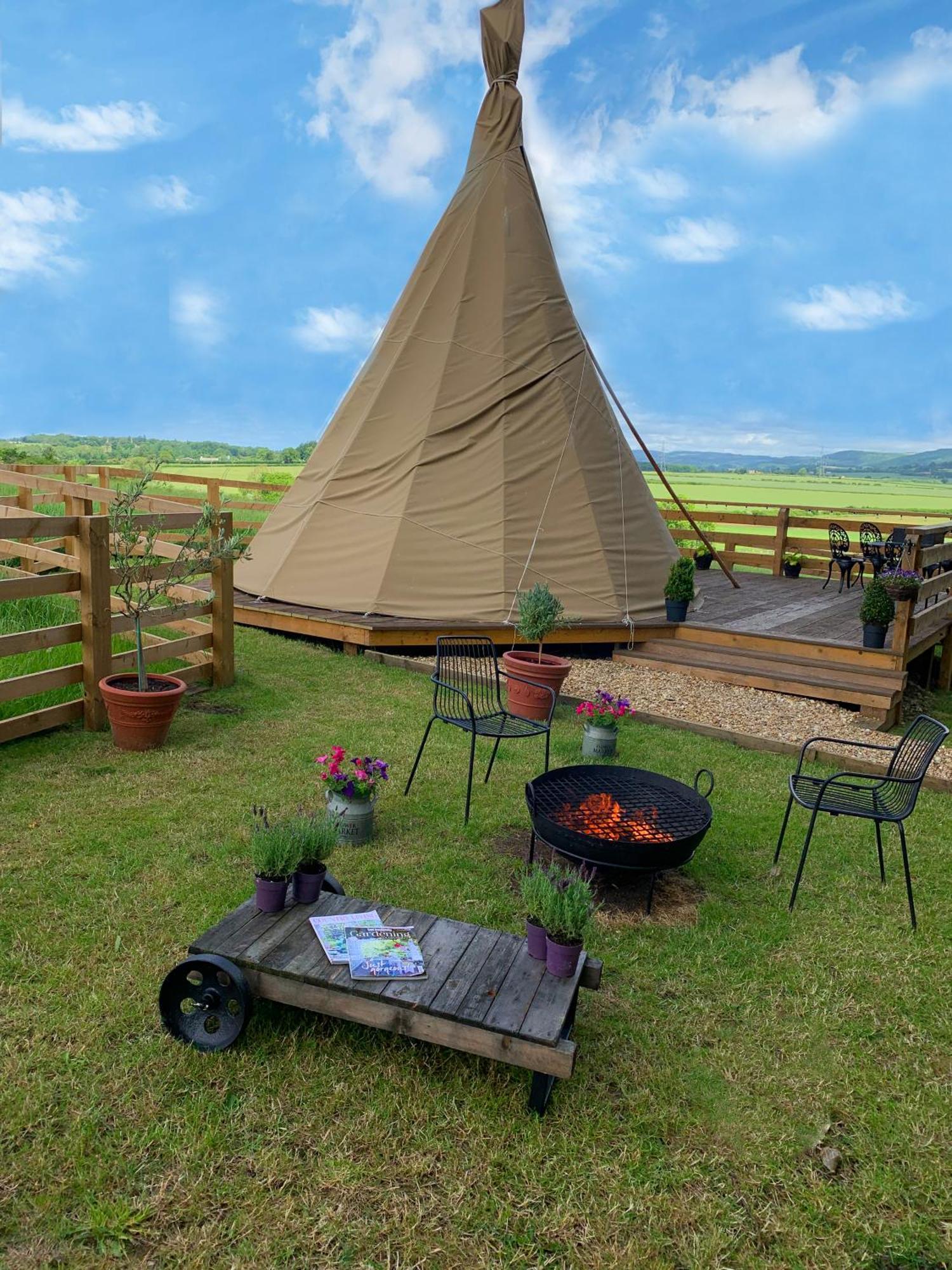 Burtree House & Retreats Tipi With Secluded Hot Tub Hotel Thirkleby Kültér fotó