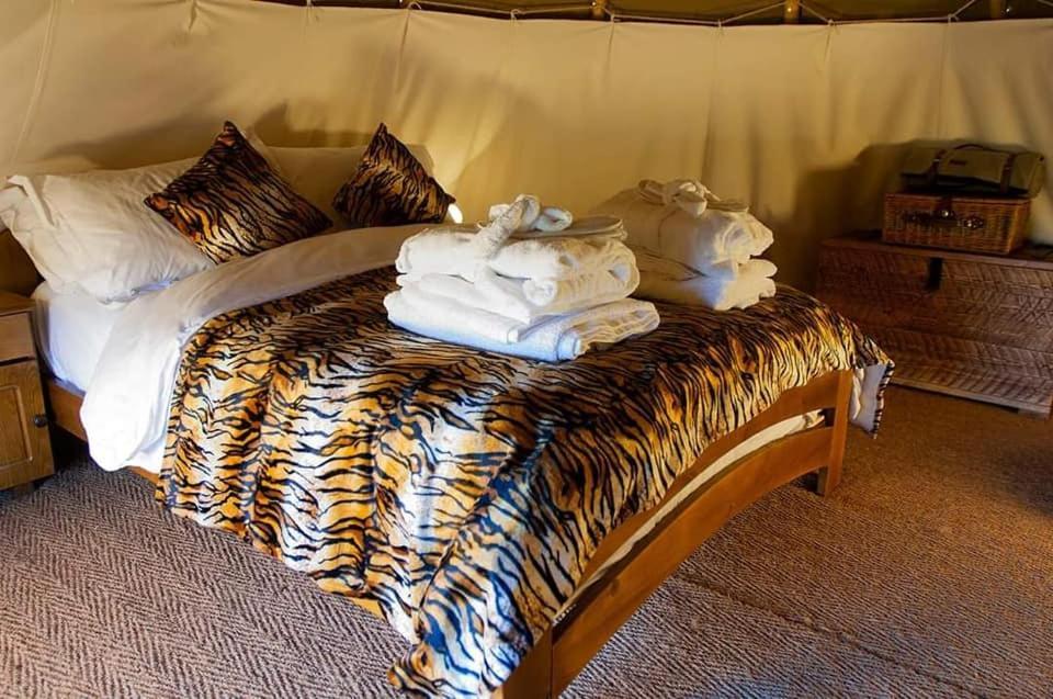 Burtree House & Retreats Tipi With Secluded Hot Tub Hotel Thirkleby Kültér fotó