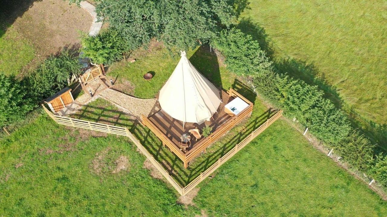 Burtree House & Retreats Tipi With Secluded Hot Tub Hotel Thirkleby Kültér fotó